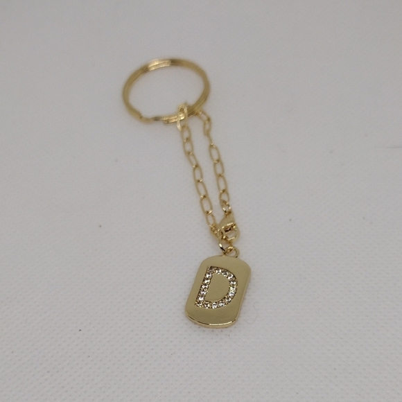 Elegant Gold Keychain with Stylish ‘D’ Pendant – Perfect Gift - Picture 3 of 3